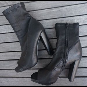 Trendy open toed Faux leather Booties!